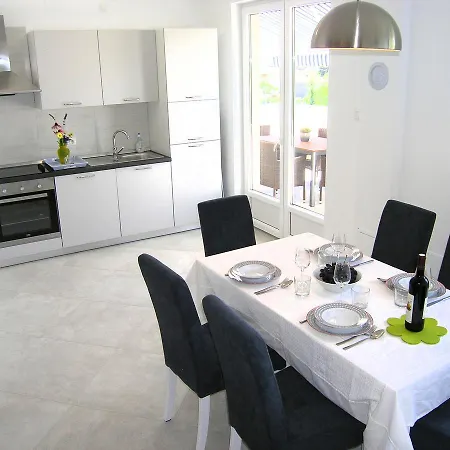 Apartment Danijel *